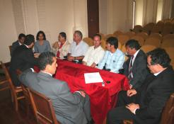 Reunión de Decanos con delegado E de Francia.jpg